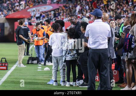 Chicago, USA. Oktober 2023. Chicago, USA, 4. Oktober 2023: Der Bürgermeister von Chicago Brandon Johnson besucht das Spiel zwischen Chicago Fire FC und Inter Miami CF am Mittwoch, 4. Oktober 2023 im Soldier Field, Chicago, USA. (KEINE KOMMERZIELLE NUTZUNG) (Shaina Benhiyoun/SPP) Guthaben: SPP Sport Pressefoto. /Alamy Live News Stockfoto