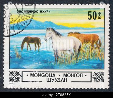 Khyargas Nuur (Хяргас нуур). Pferde. Briefmarke, ausgestellt 1982 in der Mongolei. Stockfoto