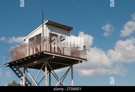 Wachtturm-Beobachtungsturm der militärischen Sicherheit Stockfoto