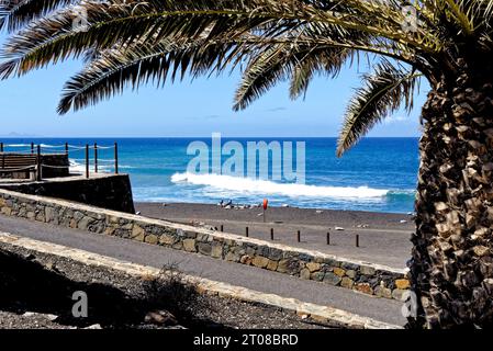 Überblick über Playa de los Muertos (Strand der Toten), einen schwarzen vulkanischen Sandstrand - Ajuy, Pajara, Fuerteventura, Kanarische Inseln, Spanien - 20.09.2023 Stockfoto