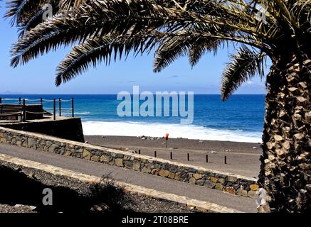 Überblick über Playa de los Muertos (Strand der Toten), einen schwarzen vulkanischen Sandstrand - Ajuy, Pajara, Fuerteventura, Kanarische Inseln, Spanien - 20.09.2023 Stockfoto