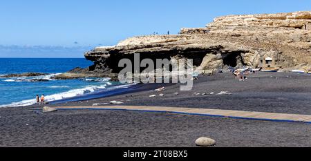 Überblick über Playa de los Muertos (Strand der Toten), einen schwarzen vulkanischen Sandstrand - Ajuy, Pajara, Fuerteventura, Kanarische Inseln, Spanien - 20.09.2023 Stockfoto