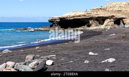 Überblick über Playa de los Muertos (Strand der Toten), einen schwarzen vulkanischen Sandstrand - Ajuy, Pajara, Fuerteventura, Kanarische Inseln, Spanien - 20.09.2023 Stockfoto