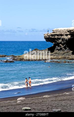 Überblick über Playa de los Muertos (Strand der Toten), einen schwarzen vulkanischen Sandstrand - Ajuy, Pajara, Fuerteventura, Kanarische Inseln, Spanien - 20.09.2023 Stockfoto