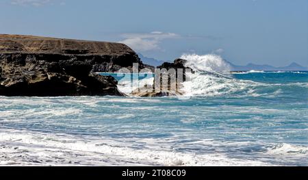 Überblick über Playa de los Muertos (Strand der Toten), einen schwarzen vulkanischen Sandstrand - Ajuy, Pajara, Fuerteventura, Kanarische Inseln, Spanien - 20.09.2023 Stockfoto