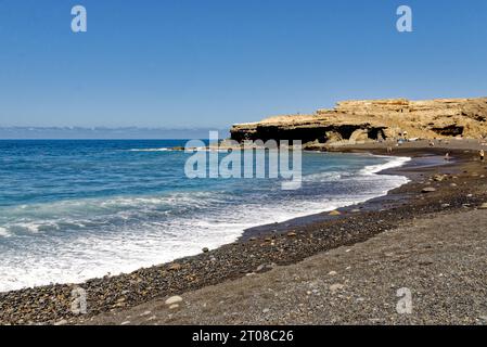 Überblick über Playa de los Muertos (Strand der Toten), einen schwarzen vulkanischen Sandstrand - Ajuy, Pajara, Fuerteventura, Kanarische Inseln, Spanien - 20.09.2023 Stockfoto