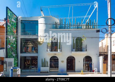 Mexico City, CDMX, Mexiko, 6. Februar 2023, das Flaggschiff von Adidas aus Condesa Area in CDMX, Mexiko-Stadt. Nur redaktionell. Stockfoto