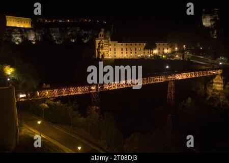 Puente de San Pablo en Cuenca de noche Stockfoto