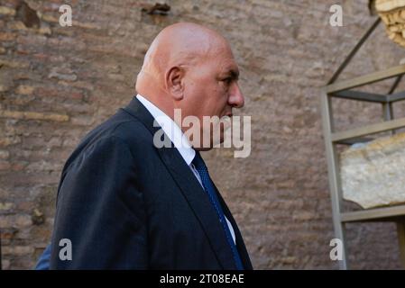 Rom, Italien. Oktober 2023. Der Verteidigungsminister Guido Crosetto nimmt am 3. Oktober 2023 in Rom an der Feier des 20-jährigen Bestehens des Himmels in Italien im römischen Nationalmuseum Terme di Diocleziano Teil. (Foto: Vincenzo Nuzzolese/NurPhoto) Credit: NurPhoto SRL/Alamy Live News Stockfoto