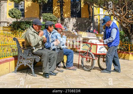 POTOSI, BOLIVIEN - 26. JULI 2010: Eisdiele im Stadtzentrum von Potosi, Bolivien Stockfoto