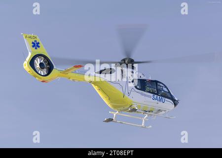 Airbus-Hubschrauber H135 T3 starten von Nancy's Krankenhaus Stockfoto