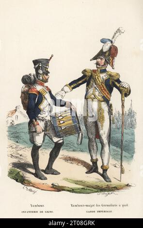 Musiker aus Napoleons Infanterieregimentern. Schlagzeuger aus einem Infanterieregiment und Schlagzeuger in den FußGrenadieren der Kaiserlichen Garde. Tambour, Infanterie de Ligne. Tambour-Major des Grenadiers eine Torte, Garde Imperiale. Handkolorierter Holzschnitt von Francois Rouget nach einer Illustration von Hippolyte Bellangé aus P. Laurent de l’Ardeches Histoire de Napoleon, Paris, 1840. Stockfoto