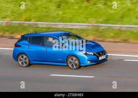 2019 Nissan Leaf N-Connecta 150 Electric 40Kwh Auto Blue Car Hatchback Elektrizität 110 kW Fahrt mit Geschwindigkeit auf der Autobahn M6 im Großraum Manchester, Großbritannien Stockfoto