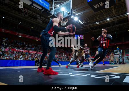 Murcia Spanien 27. September 2023: TADAS SEDEKERSKIS Litauischer Flügelspieler von Baskonia MARKUS HOWARD amerikanischer Punktwächter von Ba Stockfoto