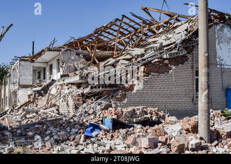 Orichhiv, Ukraine. Oktober 2023. Blick auf ein Stadtkrankenhaus, das durch den russischen Beschuss in Orichschiv zerstört wurde. Die ukrainischen Streitkräfte setzen ihre Gegenoffensive in der Nähe von Orichschiw in der Region Zaporischja fort. Quelle: SOPA Images Limited/Alamy Live News Stockfoto