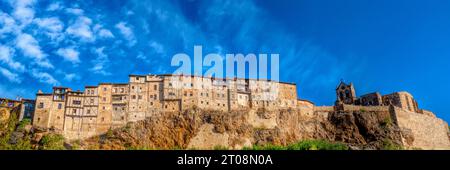 Frias Spanien Panoramablick auf die historische mittelalterliche Stadt auf einem Hügel Burgos Provinz Kastilien und Leon Stockfoto