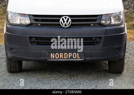 Volkswagen Bus, Nummernschild mit der Aufschrift North Pole, Longyearbyen, Spitzbergen, Svalbard, Norwegen Stockfoto