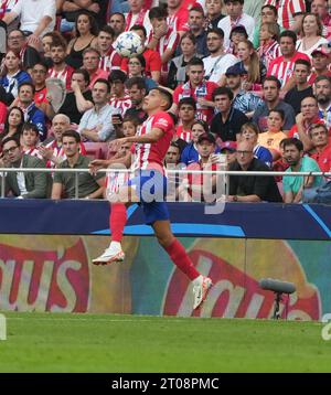 Madrid, Spanien. Oktober 2023. Nahuel Molina aus Madrid während des Fußballspiels der Gruppe E zwischen Atletico de Madrid und Feyenoord am 4. Oktober 2023 im Civitas Metropolitano Stadion in Madrid. Foto: Laurent Lairys/ABACAPRESS.COM Credit: Abaca Press/Alamy Live News Stockfoto