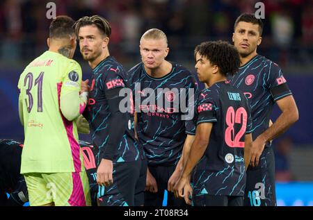 Ederson, Torhüter MANCITY 31 Erling Haaland, MANCITY 9 Rico Lewis, MANCITY 82 Rodrigo, MANCITY 16 im Gruppenspiel G RB LEIPZIG - MANCHESTER CITY 1-3 der Fußball UEFA Champions League in der Saison 2023/2024 in Leipzig, 4. Oktober 2023. Gruppenphase, RBL, Red Bull © Peter Schatz / Alamy Live News Stockfoto