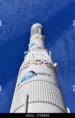 Modell eines europäischen Raketenwerfers Ariane 1, ausgestellt im französischen Luft- und Raumfahrtmuseum in Paris-Le Bourget Airport. Stockfoto