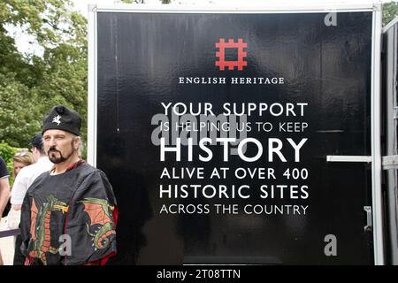 Kenilworth England 29. Juli 2023 das Ritterturnier der Burg Kenilworth trifft auf die Öffentlichkeit, wenn sie vor dem Turnier teilnehmen Stockfoto