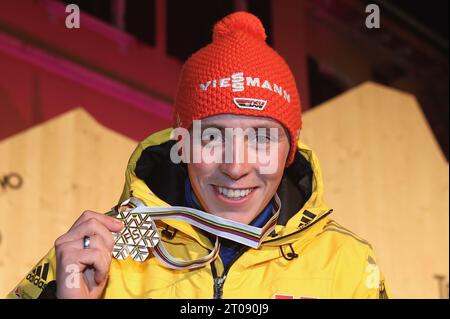 FIS NORDISCHE SKIWELTMEISTERSCHAFT 2013 Nordische Kombination Eric Frenzel gewinnt die Goldmedaille Eric Frenzel mit Goldmedaille FIS Nordische SKIWELTMEISTERSCHAFT Nordische Kombination Gundersen LH in Val di Fiemme, Italien am 01.03.2013 Stockfoto