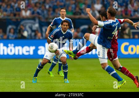 Jermaine Jones (13) Benedikt Höwedes (4) Aktion FC Schalke 04 - Hamburger SV 3:3 Fußball Bundesliga in Gelsenkirchen, Deutschland am 11.08.2013 Stockfoto