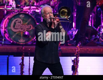 Hollywood FL, USA. Oktober 2023. Chicago tritt am 4. Oktober 2023 im Hard Rock Live im Seminole Hard Rock Hotel & Casino in Hollywood, Florida auf. Quelle: Mpi04/Media Punch/Alamy Live News Stockfoto