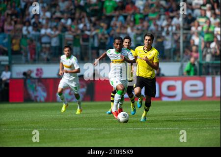 Raffael (11 - Bor. Mönchengladbach) Aktion gegen Nuri Sahin (18 - Bor. Dortmund) Telekom Cup 2013 in Mönchengladbach, Deutschland am 20.07.2013 Stockfoto