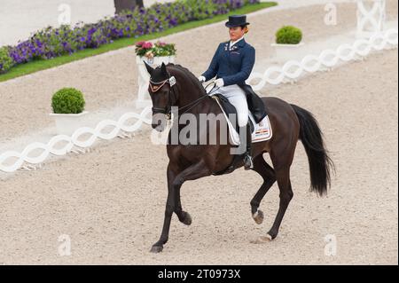 Claudia FASSAERTBEL Aktion auf DONNERFEE Lambertz Nationenpreis CHIO Aachen 2013 in Aachen, Deutschland am 27.06.2013 Stockfoto