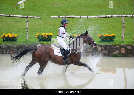 Isabelle (Izzy) TAYLOR GBR Aktion auf KBIS Briarlands Matilda Vielseitigkeit, Cross Country CHIO Aachen 2013 in Aachen, Deutschland am 29.06.2013 Stockfoto