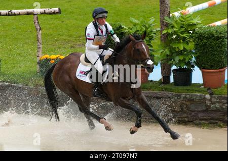 Isabelle (Izzy) TAYLOR GBR Aktion auf KBIS Briarlands Matilda Vielseitigkeit, Cross Country CHIO Aachen 2013 in Aachen, Deutschland am 29.06.2013 Stockfoto