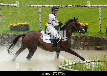 Isabelle (Izzy) TAYLOR GBR Aktion auf KBIS Briarlands Matilda Vielseitigkeit, Cross Country CHIO Aachen 2013 in Aachen, Deutschland am 29.06.2013 Stockfoto