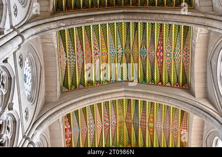 Decke der Kathedrale von Almudena in Madrid, Spanien – 22. Mai 2023 Stockfoto