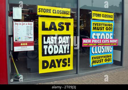 London, Großbritannien. Oktober 2023. Letzter Tag des Handels mit Tooting für die Einzelhandelskette Wilko, während das Unternehmen in die Verwaltung geht. Quelle: JOHNNY ARMSTEAD/Alamy Live News Stockfoto