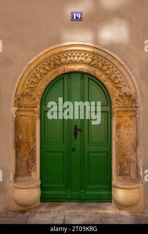 Sitznischenportal im sogenannten Tetzelhaus, dem Geburtsort von Johann Tetzel, Pirna, Sachsen. Stockfoto