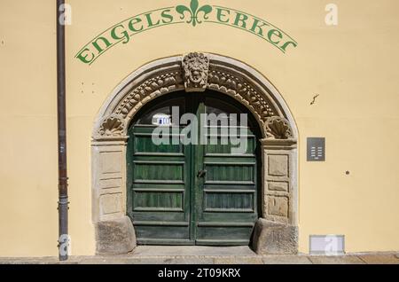 Fonttor, sogenanntes Engelserkerhaus, ein mittelalterliches Kaufmannshaus in der historischen Altstadt von Pirna, Sachsen. Stockfoto