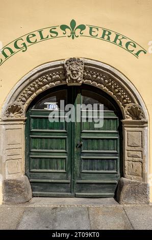 Fonttor, sogenanntes Engelserkerhaus, ein mittelalterliches Kaufmannshaus in der historischen Altstadt von Pirna, Sachsen. Stockfoto