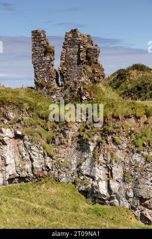 Burgruinen in Dunseverick an der Küste von Antrim, Nordirland Stockfoto