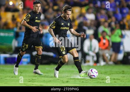 Monterrey, Mexiko. Oktober 2023. Oktober 2023; Monterrey, Nuevo León, Mexiko, Estádio Universitário; Liga BBVA MX Runde 11 Spiel zwischen Club Tigres UANL und Toluca. #10 Mittelfeldspieler Toluca, Jesús Ricardo Angulo Uriarte Pflichtbeitrag: Toby Tande Credit: Px Images/Alamy Live News Stockfoto