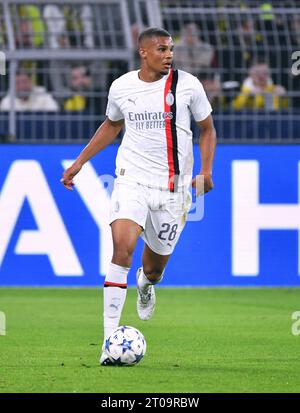 Fußball, Champions League, Deutschland, Herren, Saison 2023/2024, 2. Spieltag, Signal Iduna Park Dortmund: Bor. Dortmund - AC Mailand 0:0; Malick Thiaw (ACM). Aktion, Einzelbild. DIE UEFA-VORSCHRIFTEN VERBIETEN DIE VERWENDUNG VON FOTOS ALS BILDSEQUENZEN UND/ODER QUASI-VIDEO Stockfoto