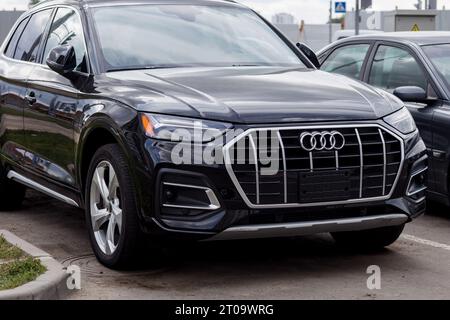 Minsk, Weißrussland, Oktober 2023 - renommiertes audi quatro Auto. Premium Black Auto Stockfoto