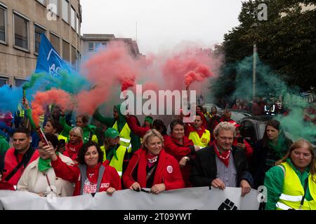 Brüssel, Belgien Oktober 2023. Nicolas Landemard/Le Pictorium - gewerkschaftliche Demonstration gegen die Reform des Streikrechts - 05/10/2023 - Belgien/Brüssel - rund 15.000 Menschen (Quelle: Gewerkschaften) marschierten heute in der belgischen Hauptstadt gegen die von Minister Vincent Van Quickenborne vorgeschlagene Reform des Demonstrationsrechts. Quelle: LE PICTORIUM/Alamy Live News Stockfoto