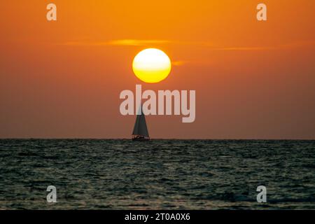 Puesta de sol en Costa Ballena, Chipiona Stockfoto