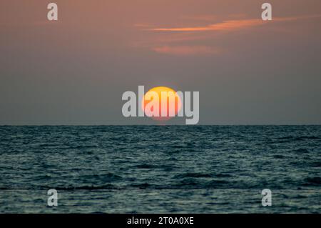 Puesta de sol en Costa Ballena, Chipiona Stockfoto