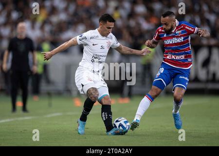 Matias Rojas und Guilherme während des Spiels zwischen Fortaleza x Corinthians im Estadio do Castelao in Fortaleza, CE. Das Spiel ist das zweite Spiel, das für das Semifinale der Copa Sudamericana 2023 gültig ist. (Marco Galvão / SPP) Stockfoto