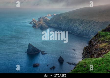 Die dramatische Küste der Hermaness auf Unst, Shetland Islands. Stockfoto