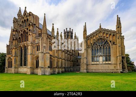 Das östliche Ende der Ely Cathedral mit der Lady Chapel auf der rechten Seite, Cambridgeshire, England. Stockfoto