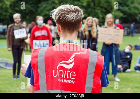 Bristol - NHS-Mitarbeiter und Mitglieder der Öffentlichkeit nehmen an einem Protest für NHS Patientensicherheit, Pay Justice und ein Ende der Privatisierung protestmarsch Teil. Stockfoto