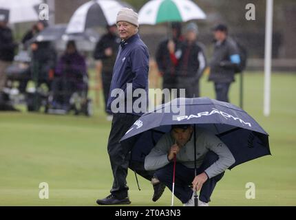 Bill Murray auf dem 18. Grün während des ersten Tages der Alfred Dunhill Links Championship 2023 in St. Andrews. Bilddatum: Donnerstag, 5. Oktober 2023. Stockfoto